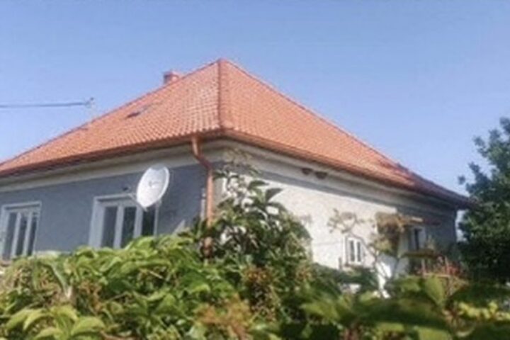 Rekonštrukcia valbovej strechy